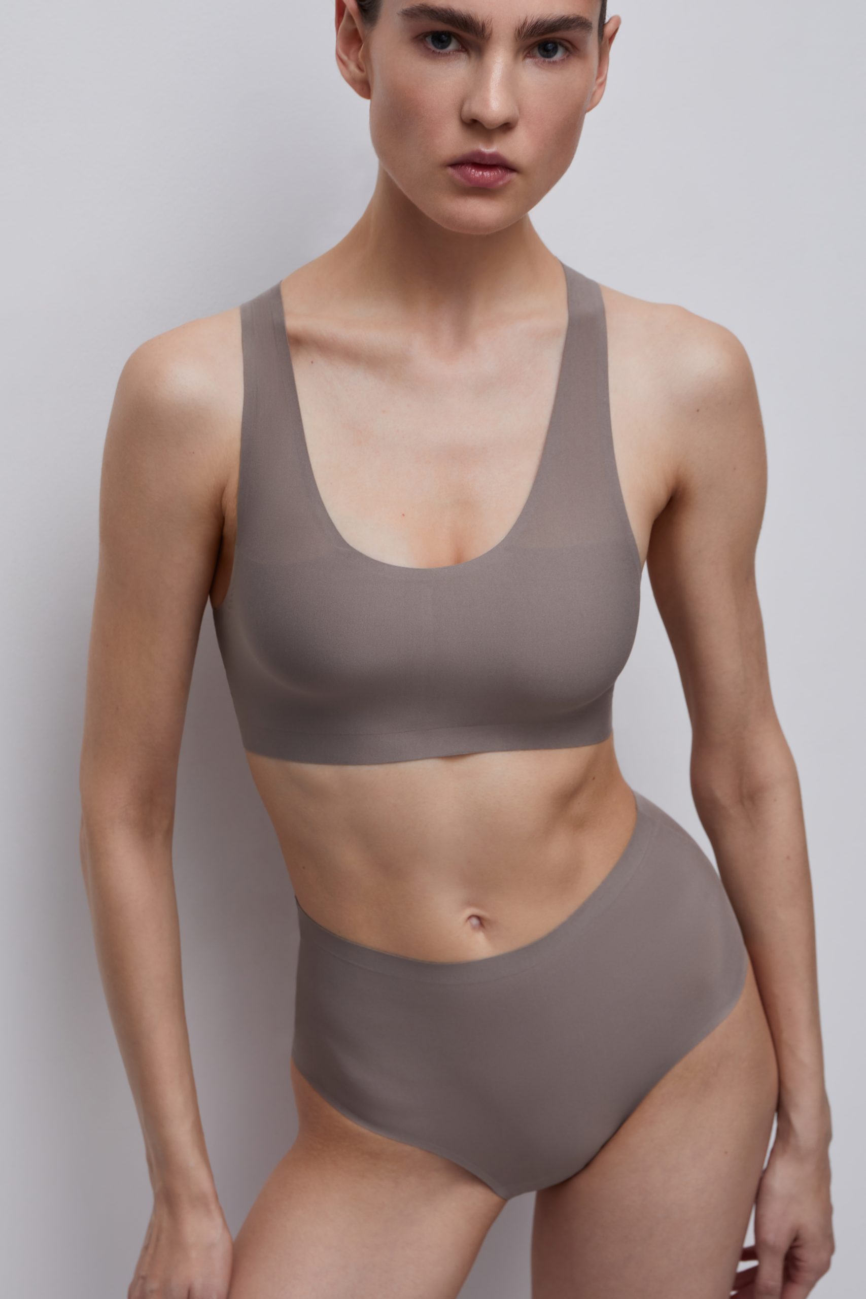 High panties INVISIBLE – фото № 2