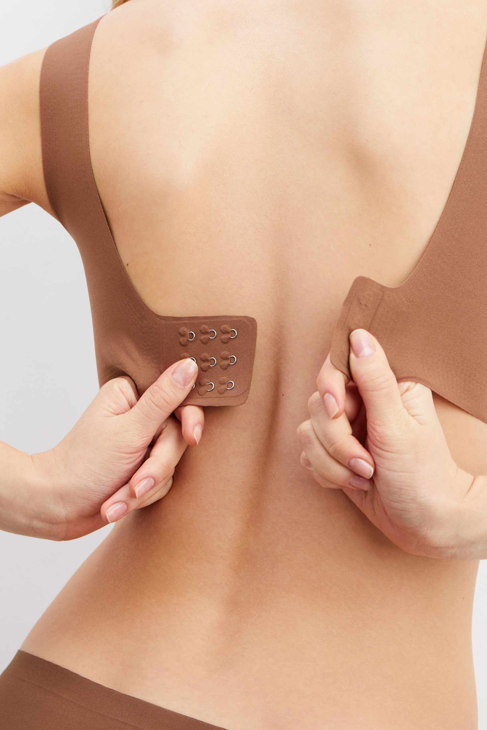 Wide-strapped bustier top with cups INVISIBLE – фото № 5