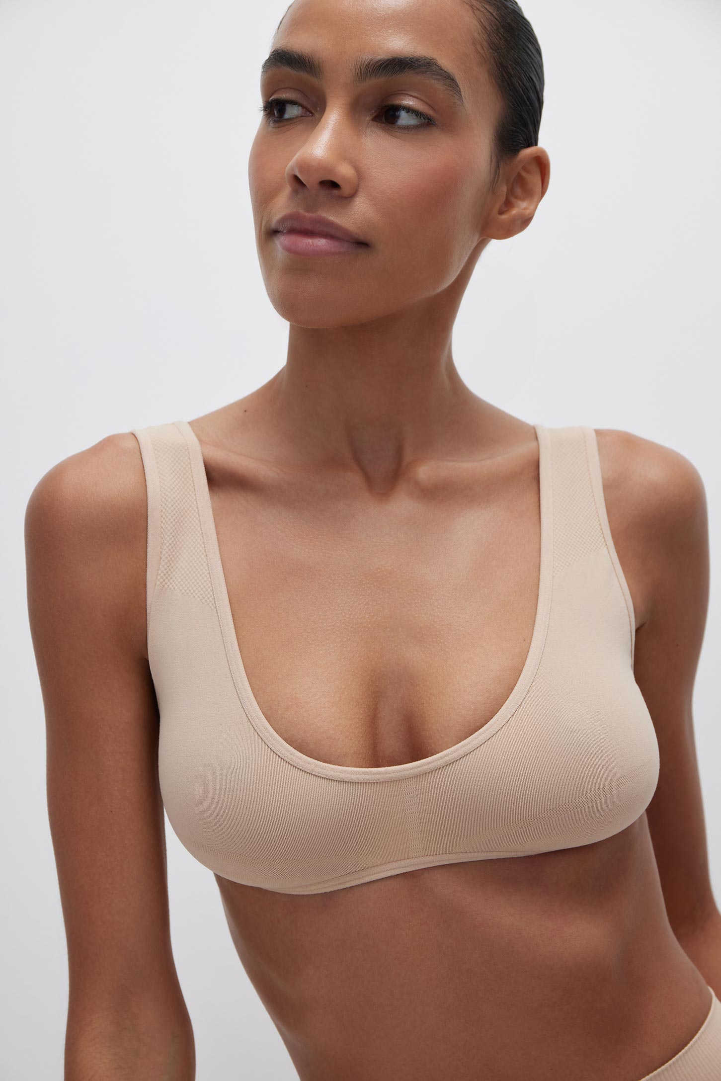 Wide-strap plunge top with back fastening Perfect Fit – фото № 3