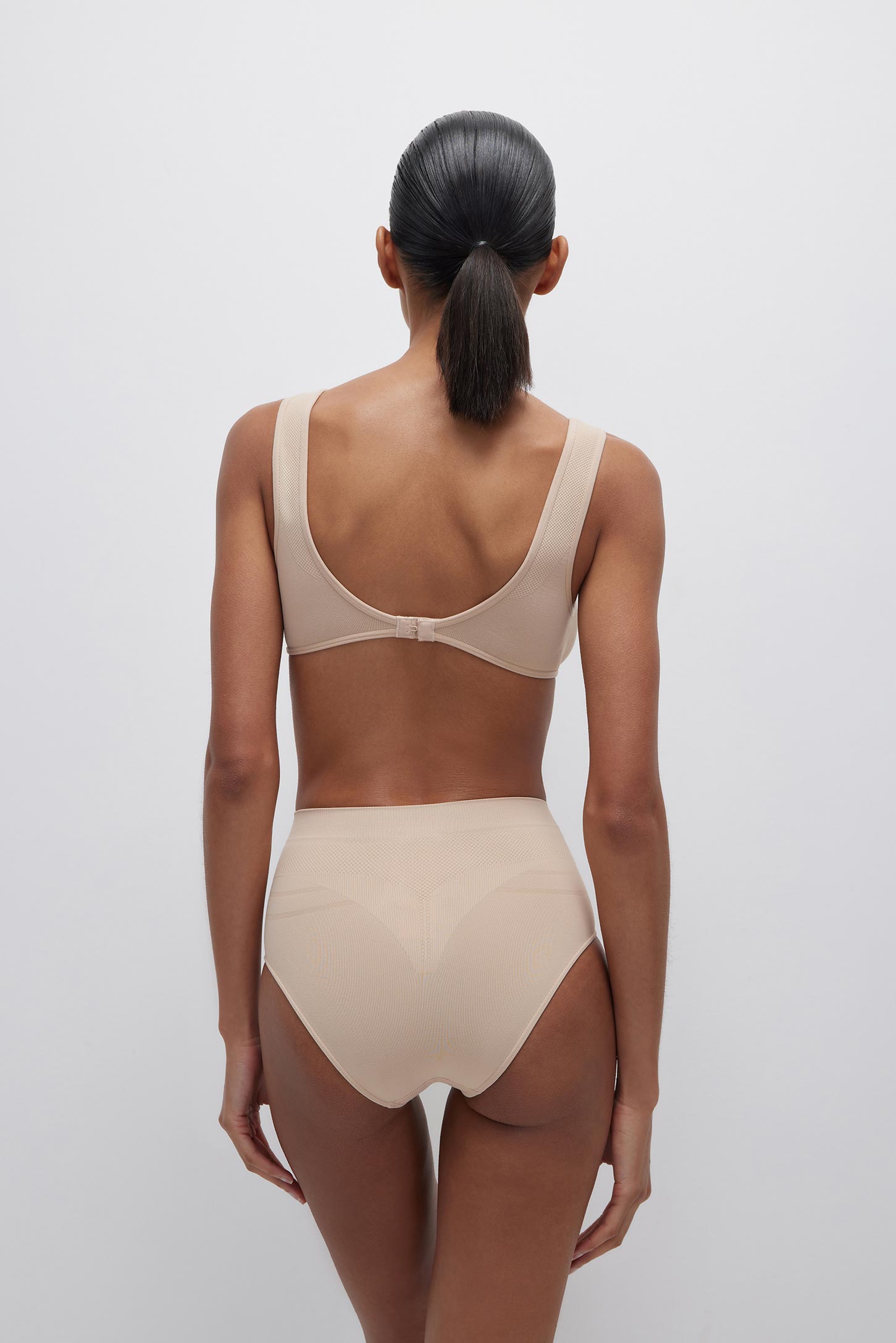Wide-strap plunge top with back fastening Perfect Fit – фото № 4