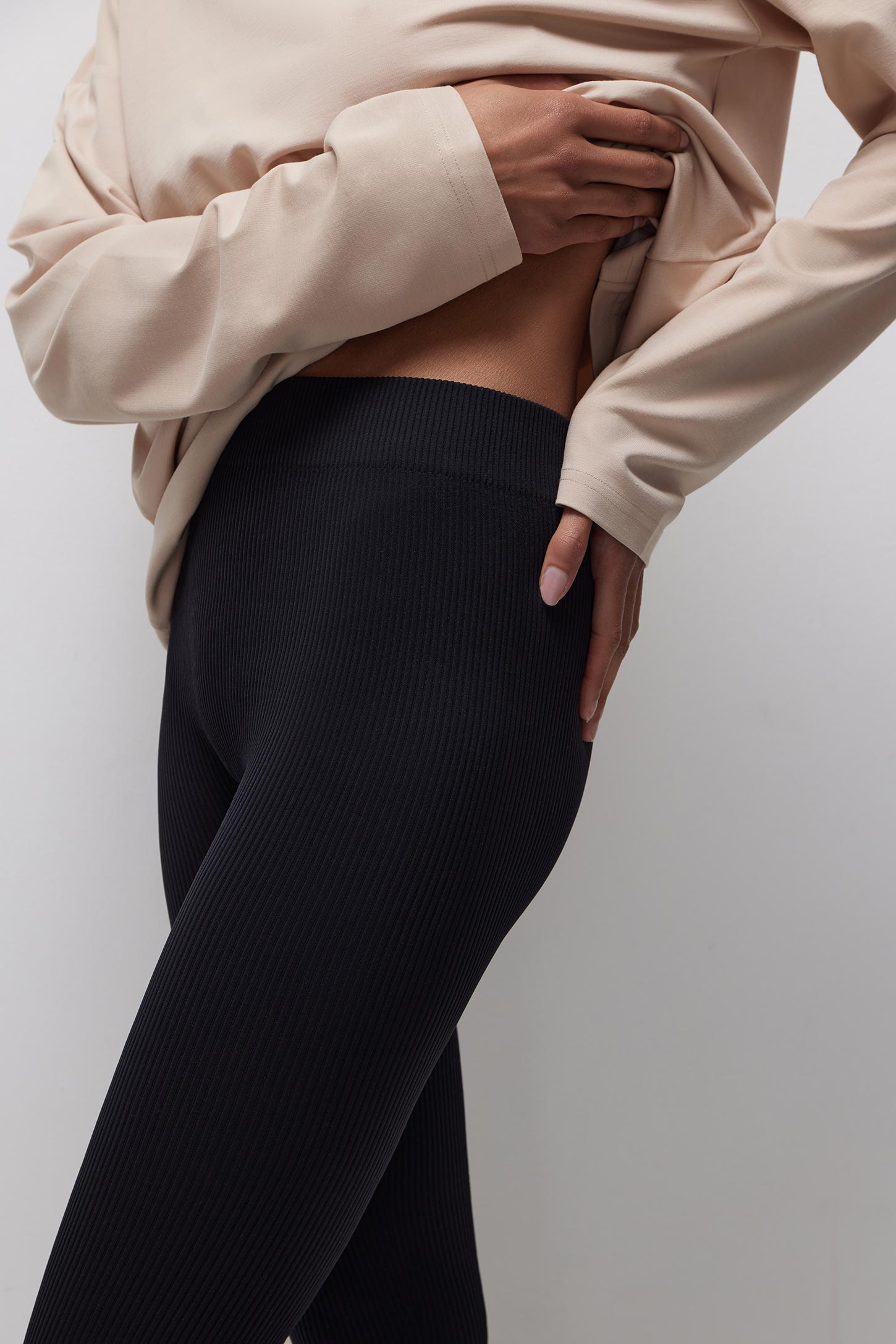 Ribbed leggings with stirrups – фото № 2