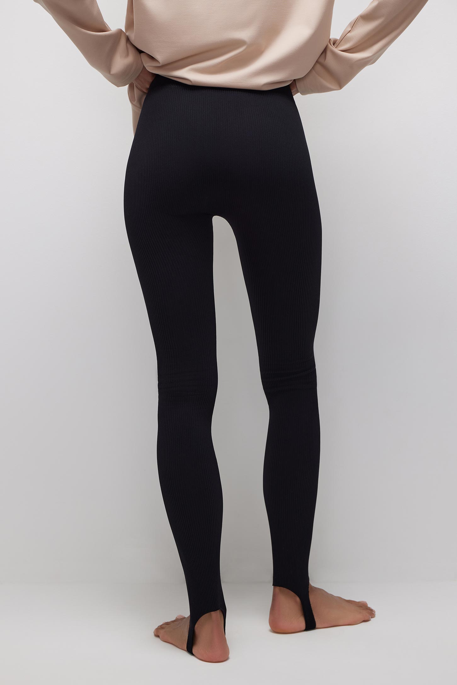 Ribbed leggings with stirrups – фото № 4