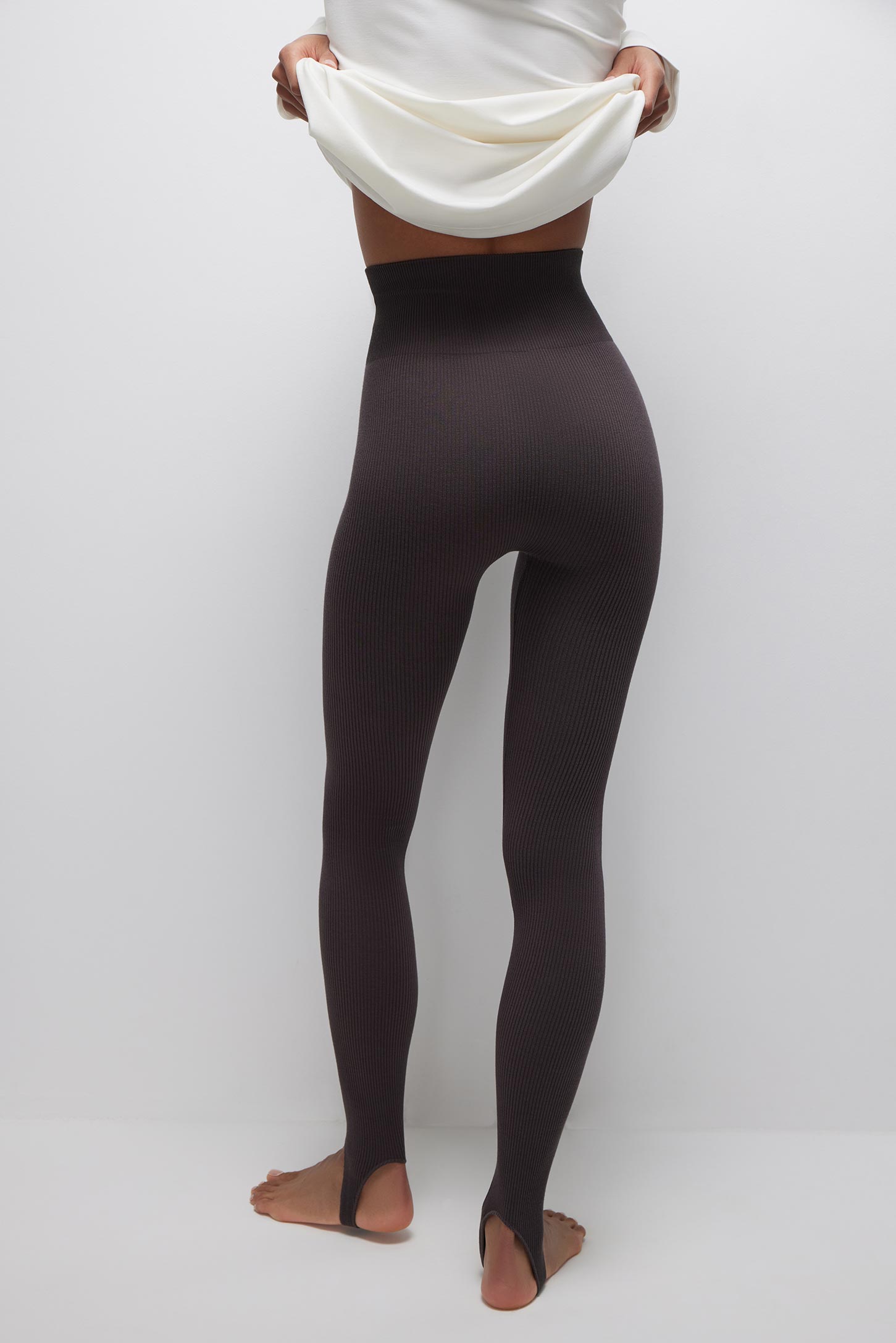 Ribbed bamboo leggings with stirrups – фото № 5